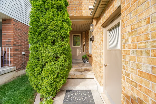 38 Furrows End, Brampton - photo 13