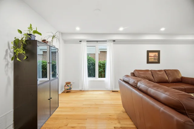 38 Furrows End, Brampton - photo 20