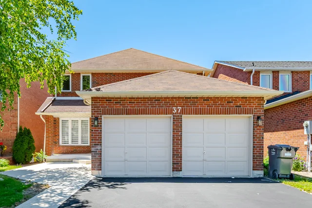 37 Lord Simcoe Drive, Brampton - photo 1