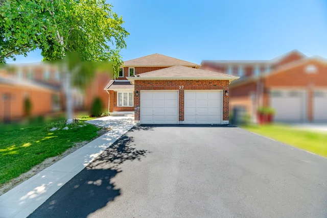 37 Lord Simcoe Drive, Brampton - photo 2