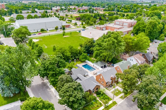 83 Mill Street South, Brampton - photo 2