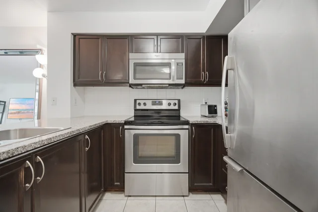 19 Grand Trunk Crescent #3708, Toronto - photo 10
