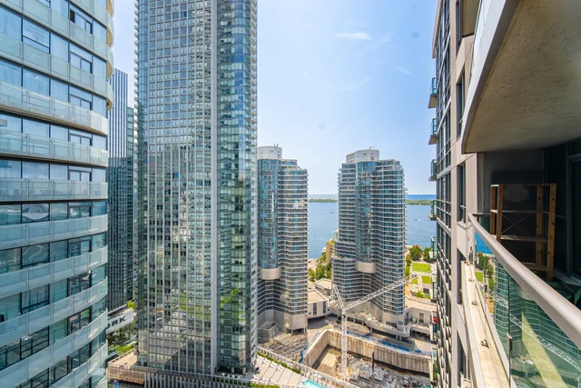19 Grand Trunk Crescent #3708, Toronto - photo 32