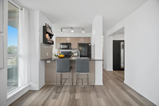 #312-80 Esther Lorrie Drive, Etobicoke - photo 7