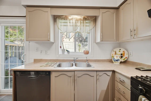 8 Pressed Brick Drive, Brampton - photo 16