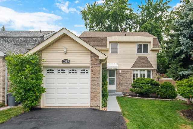 1527 Forestdale Court, Oakville - photo 1
