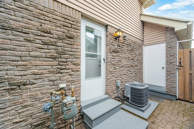 1527 Forestdale Court, Oakville - photo 52