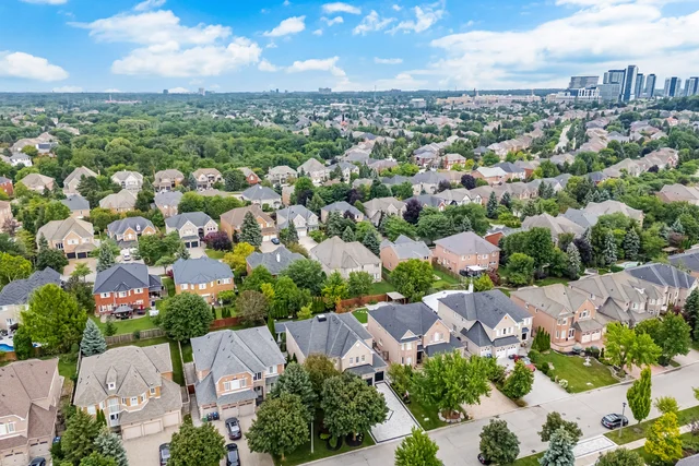2152 Manor Hill Drive, Mississauga - photo 2