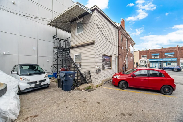 3331 Dundas Street West, Toronto - photo 1