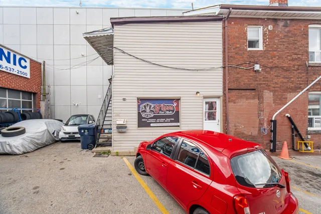 3331 Dundas Street West, Toronto - photo 2