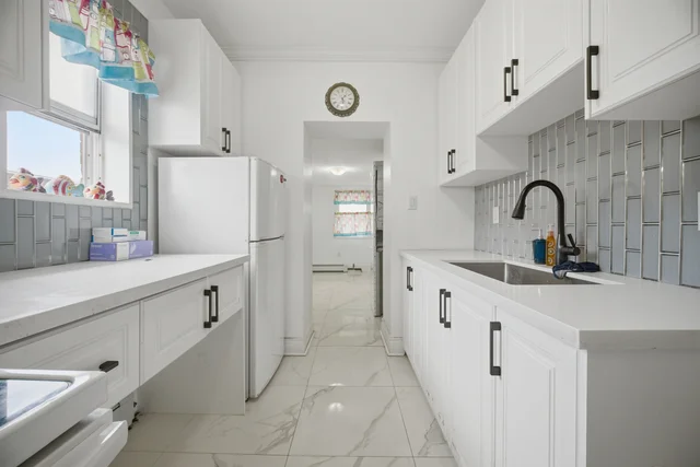3331 Dundas Street West, Toronto - photo 10