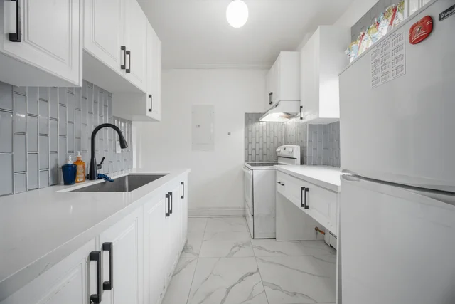 3331 Dundas Street West, Toronto - photo 11