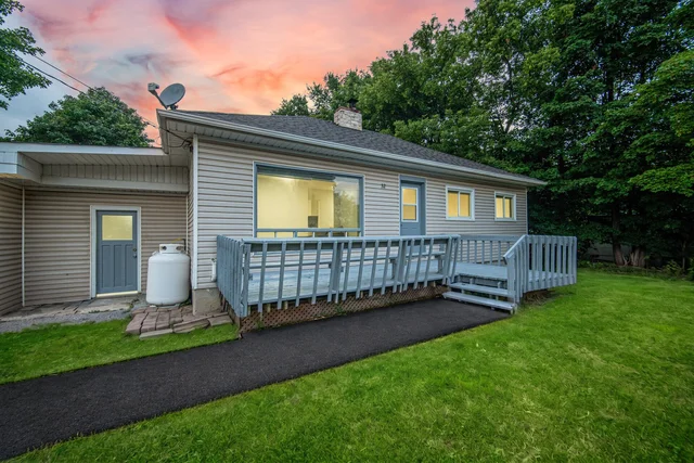 32 Maple Avenue East, Georgetown - photo 13
