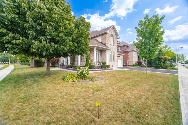 29 Huntspoint Drive, Brampton - photo 2