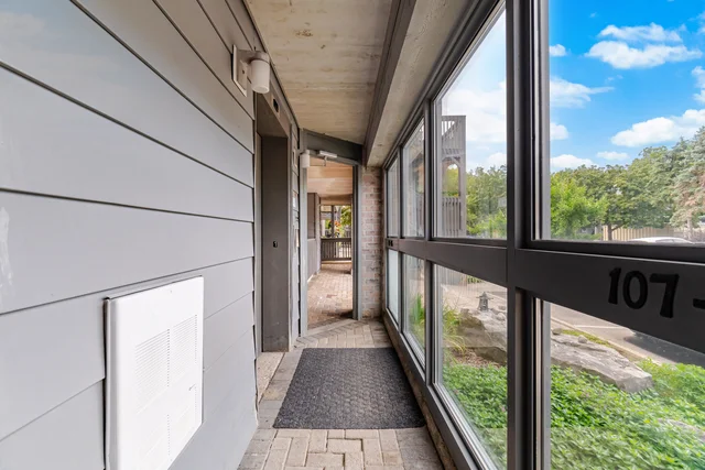#207-2020 Cleaver Avenue, Burlington - photo 3
