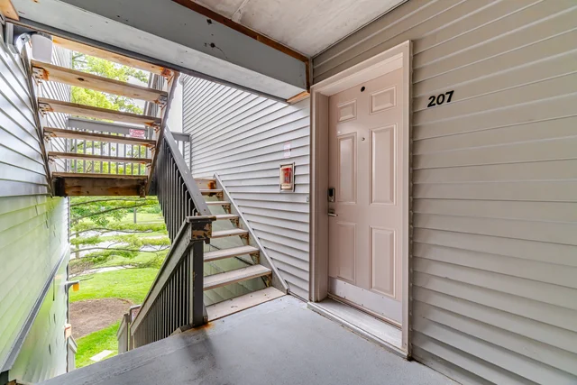 #207-2020 Cleaver Avenue, Burlington - photo 4