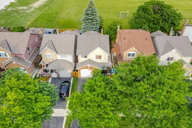 152 Weybridge Trail, Brampton - photo 1