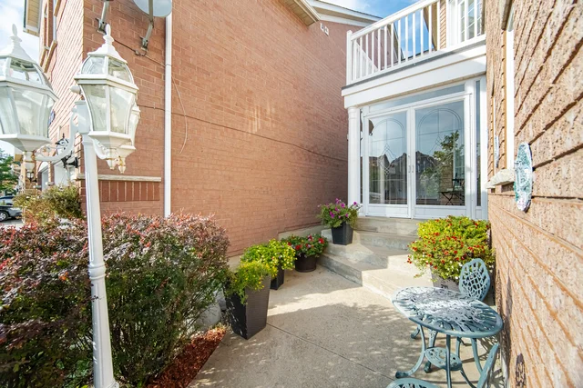 39 Legend Lane, Brampton - photo 6