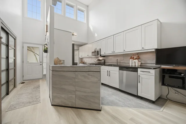 3064 Lakeshore Road West, Oakville - photo 11