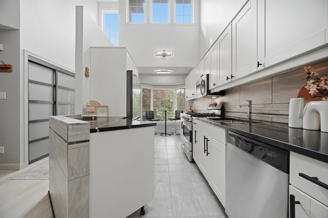 3064 Lakeshore Road West, Oakville - photo 13