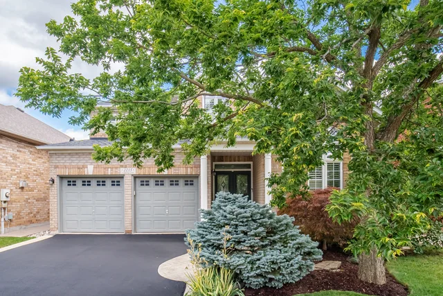 2215 Lapsley Crescent, Oakville - photo 1