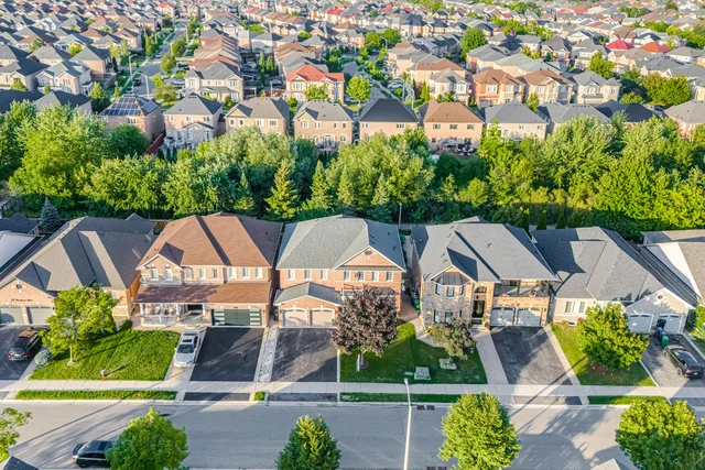 25 Dovergreen Drive, Brampton - photo 2