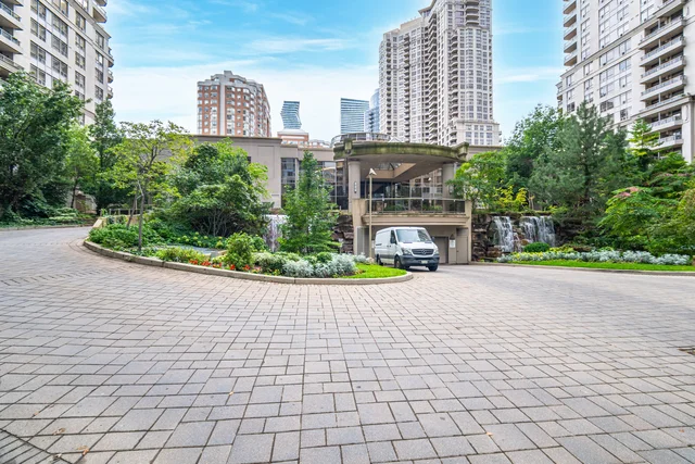 #PH2-3880 Duke of York Boulevard, Mississauga - photo 4
