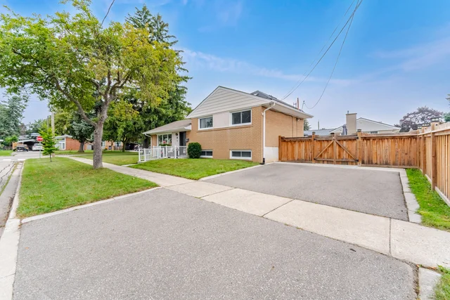 1 Lagos Road, Etobicoke - photo 2