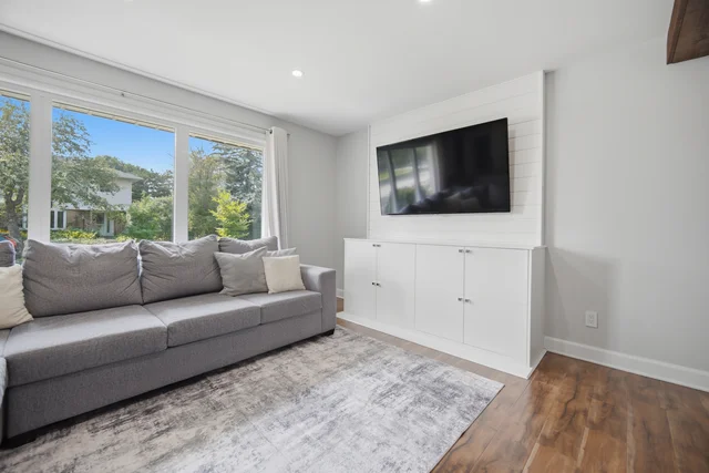 1 Lagos Road, Etobicoke - photo 8