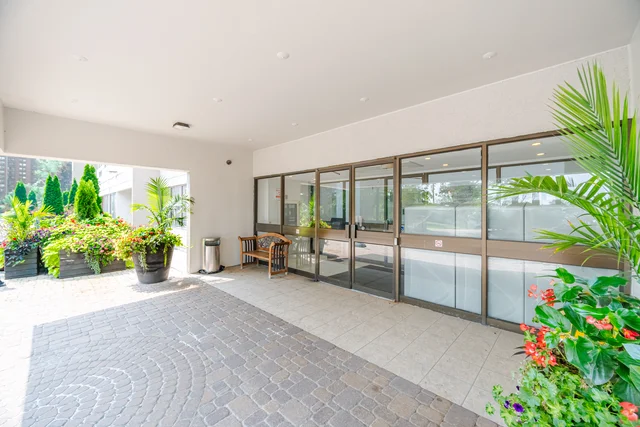 #906-1580 Mississauga Valley Boulevard, Mississauga - photo 2