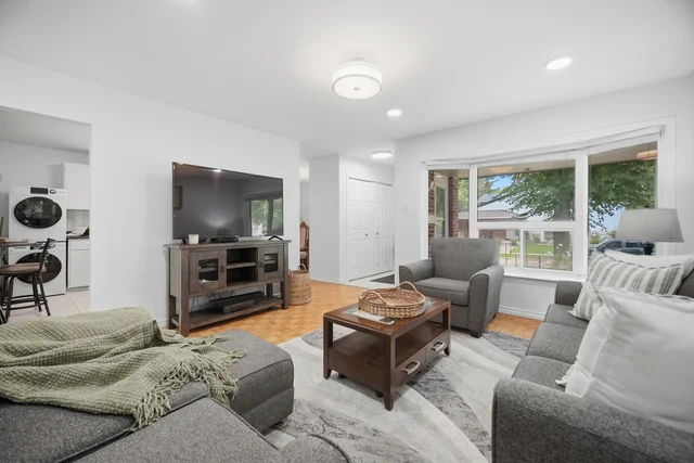 122 Parsell Square, Scarborough - photo 12