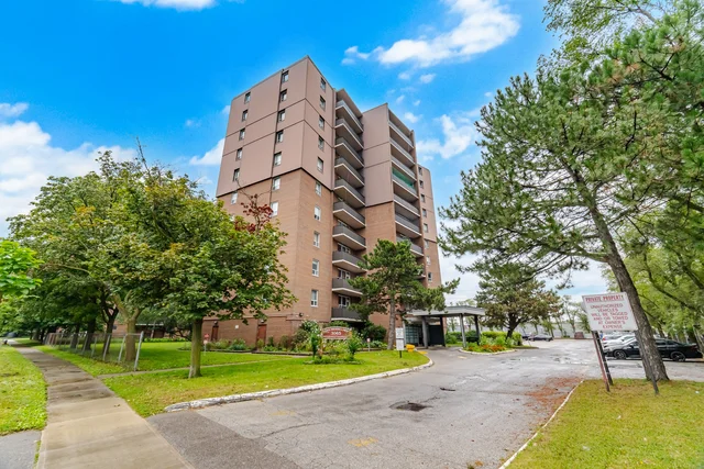 #403-3065 Queen Frederica Drive, Mississauga - photo 1
