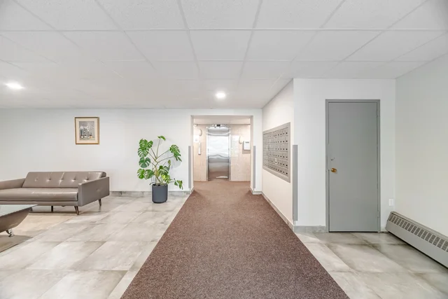 #403-3065 Queen Frederica Drive, Mississauga - photo 6