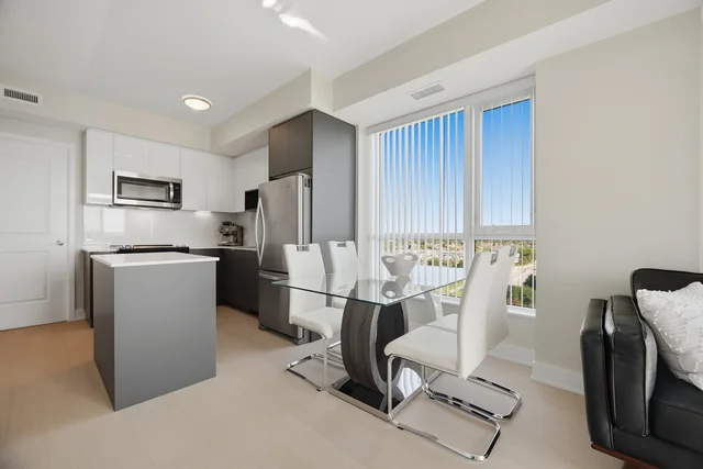 #1309-204 Burnhamthorpe Road East, Mississauga - photo 14