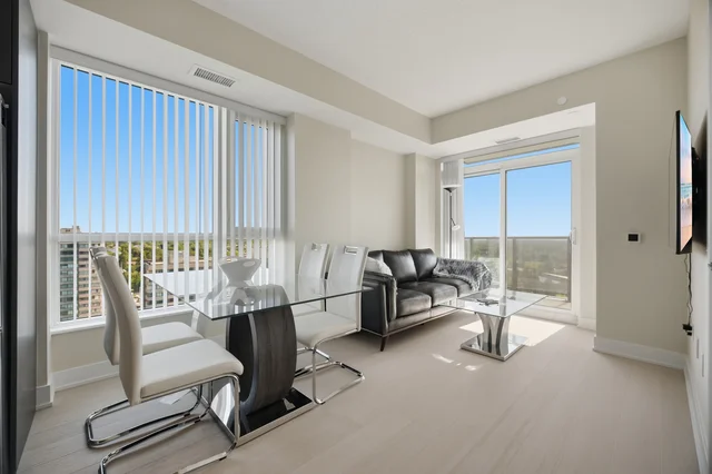 #1309-204 Burnhamthorpe Road East, Mississauga - photo 16