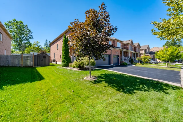 182 Thomas Avenue, Brantford - photo 2