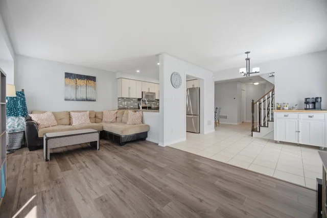 182 Thomas Avenue, Brantford - photo 25