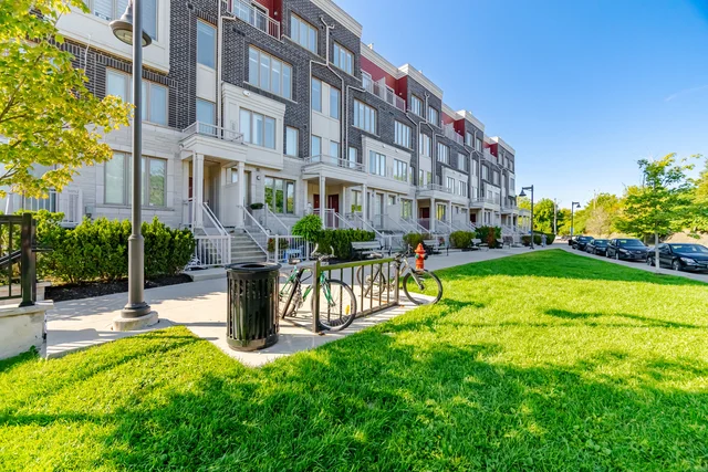 #5-145 Long Branch Avenue, Etobicoke - photo 2