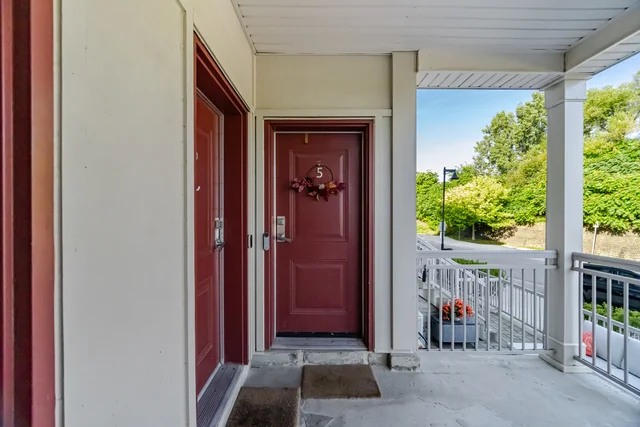 #5-145 Long Branch Avenue, Etobicoke - photo 4
