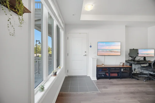 #5-145 Long Branch Avenue, Etobicoke - photo 5