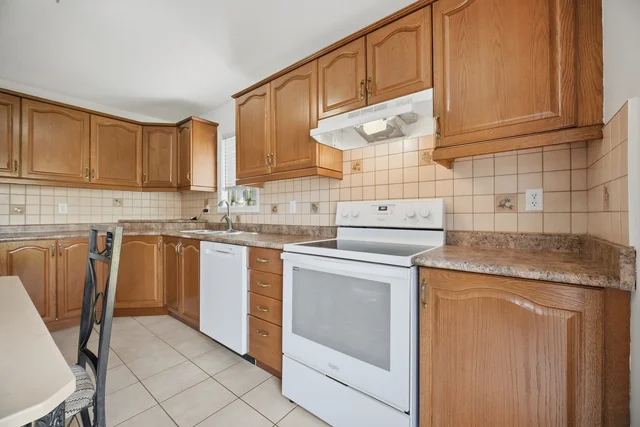 30 Maple Beach Crescent, Brampton - photo 19