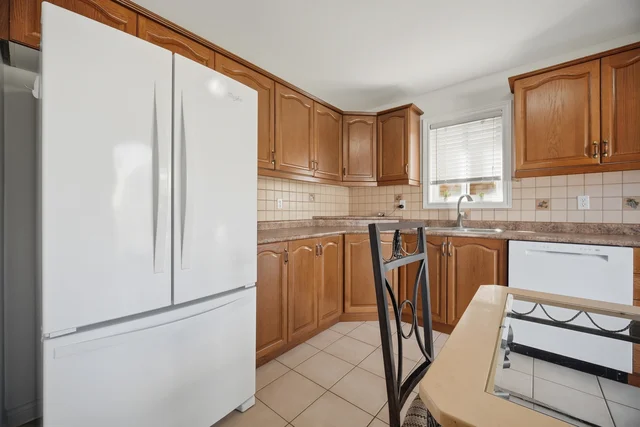 30 Maple Beach Crescent, Brampton - photo 21