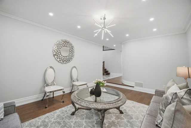 32 Colton Crescent South, Woodbridge - photo 16