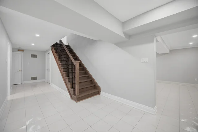 32 Colton Crescent South, Woodbridge - photo 53