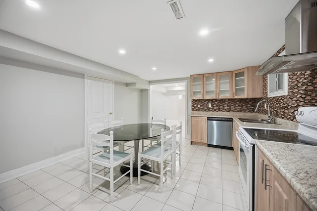 32 Colton Crescent South, Woodbridge - photo 56