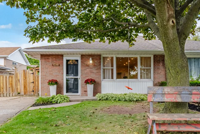 1310 Redbank Crescent, Oakville - photo 1