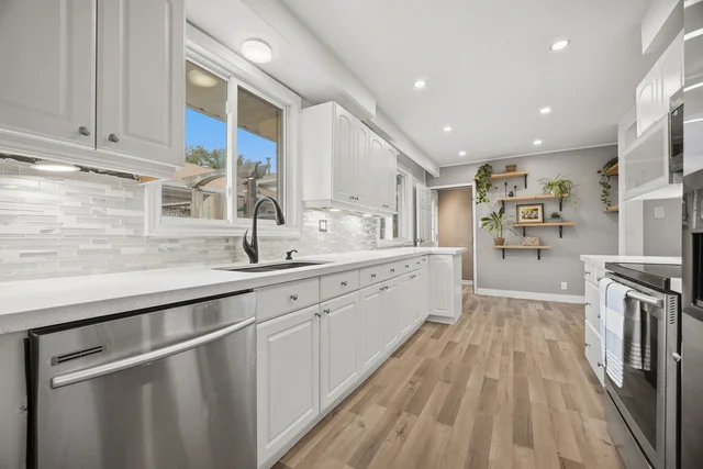 1310 Redbank Crescent, Oakville - photo 14