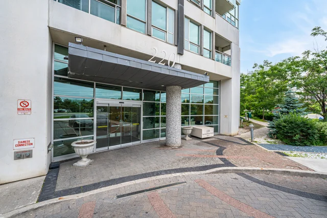 #2008-220 Burnhamthorpe Road West, Mississauga - photo 2