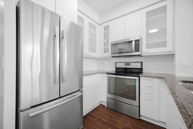 #2008-220 Burnhamthorpe Road West, Mississauga - photo 10