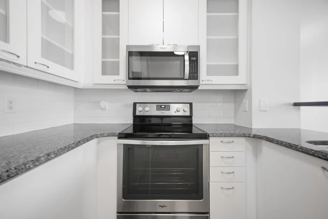 #2008-220 Burnhamthorpe Road West, Mississauga - photo 11